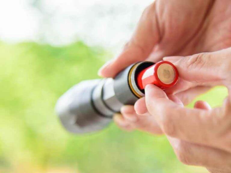 Does Leaving Batteries In A Flashlight Drain Them? ToolsOwner