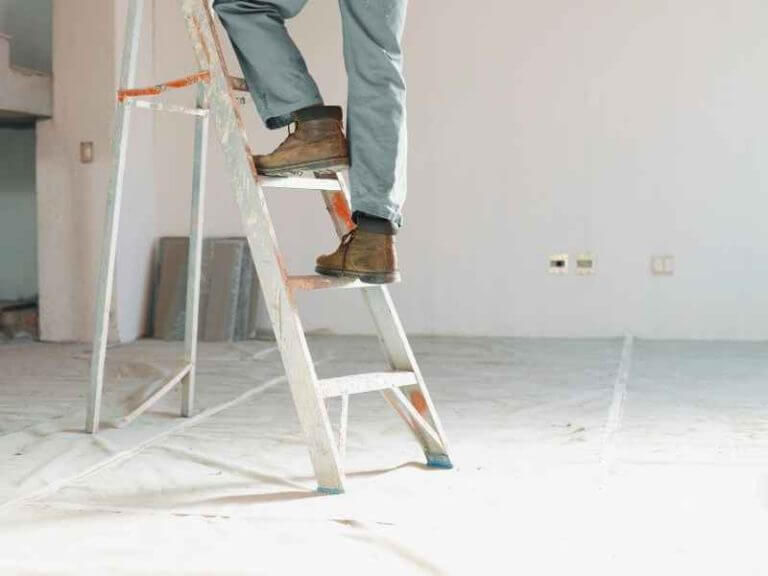 What Is the Load Capacity of a Ladder? (Ladder Weight Limit) ToolsOwner